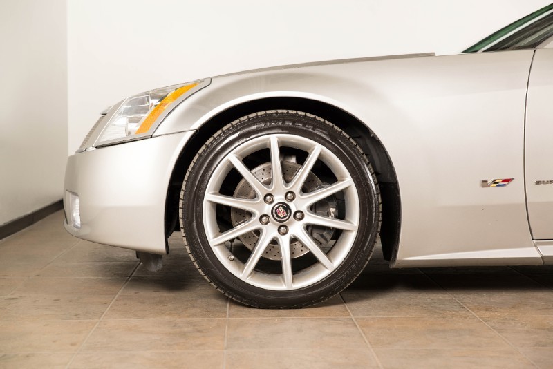 2007 Cadillac XLR-V in Light Platinum