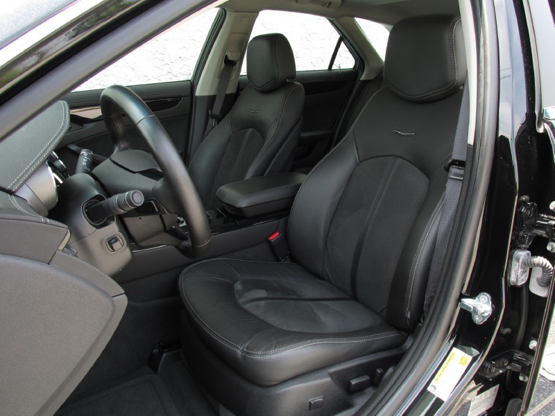 2013 Cadillac CTS-V Wagon in Black Diamond Tricoat