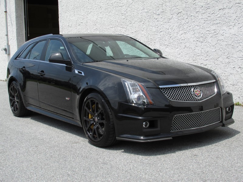 2013 Cadillac CTS-V Wagon in Black Diamond Tricoat