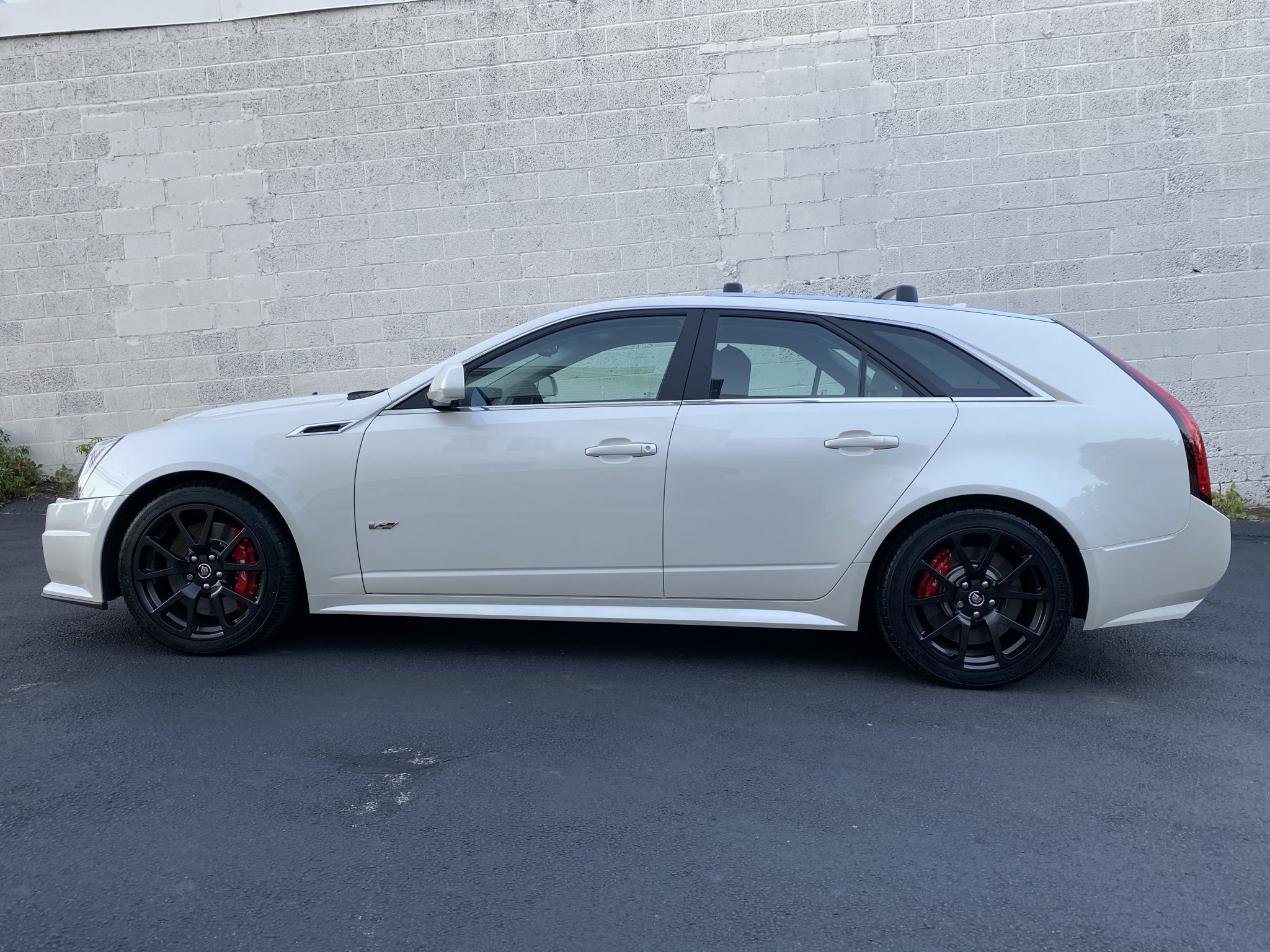 2013 Cadillac CTS-V Wagon in White Diamond Tricoat