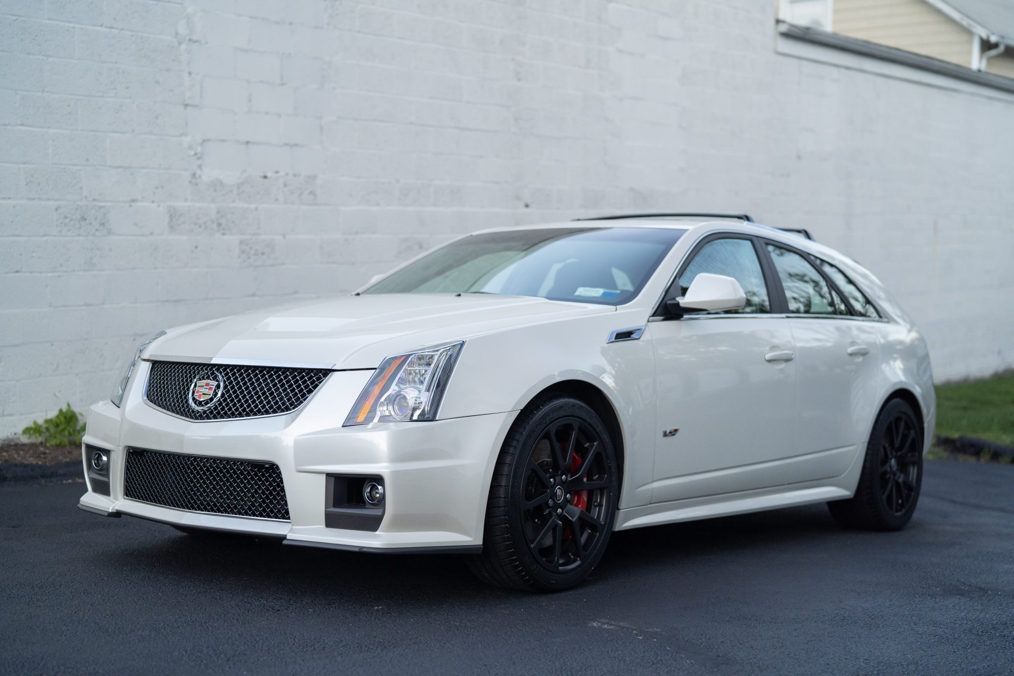 2013 Cadillac CTS-V Wagon in White Diamond Tricoat