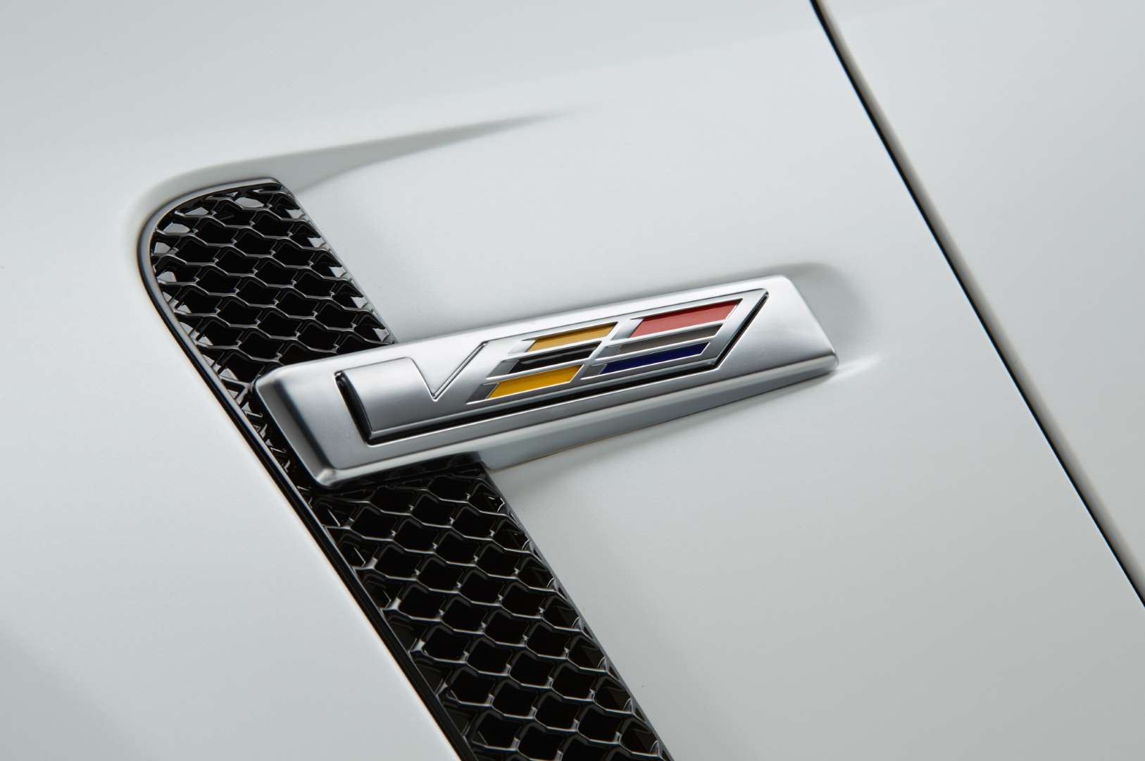 2016-cadillac-cts-v-sedan-10.jpg